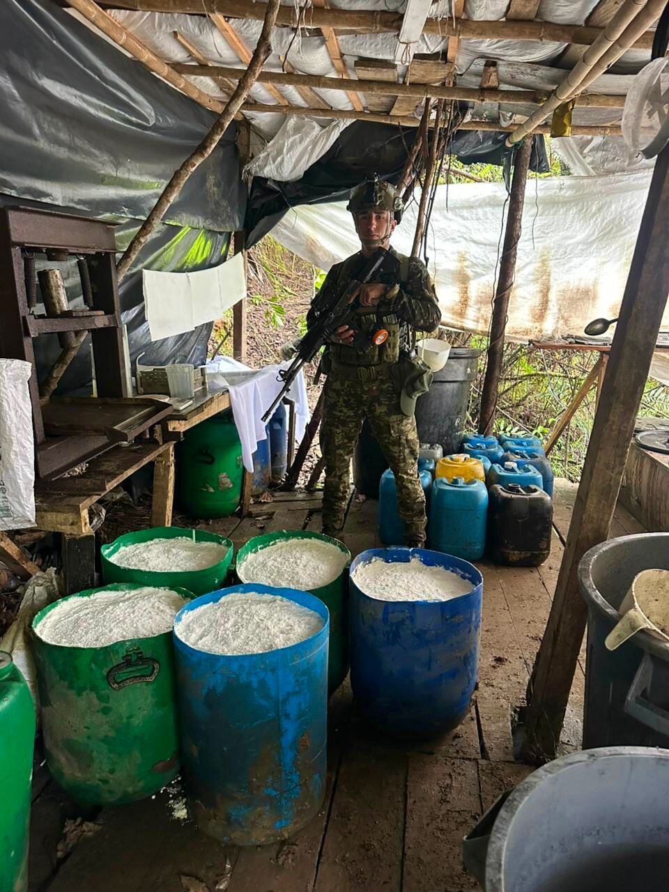 Laboratorio de cocaína en El Peñol- foto Cuarta Brigada
