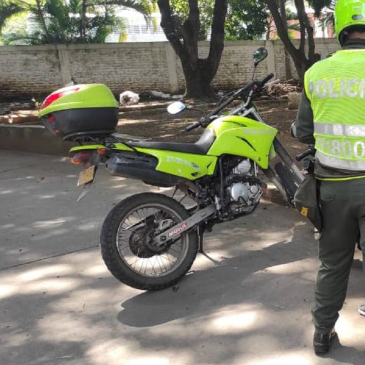 En enfrentamiento con la policía, autoridades capturan dos motoladrones
