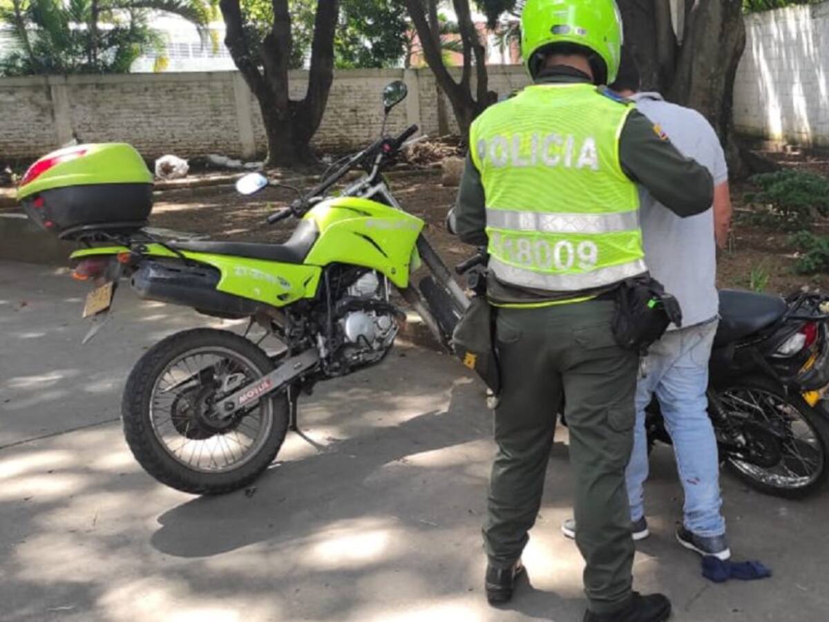 En enfrentamiento con la policía, autoridades capturan dos motoladrones