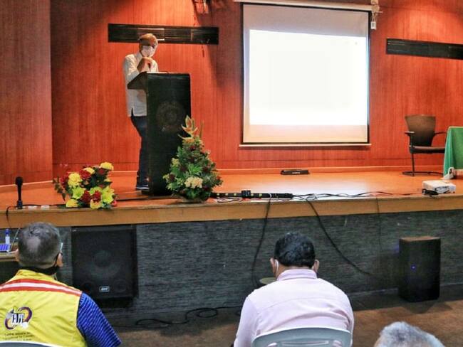 Taxistas se reúnen con el distrito y evaluarán suspender movilizaciones