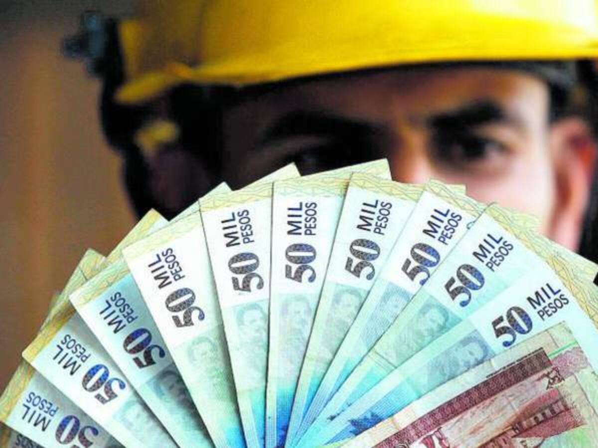 Propuesta de aumentar salario es populista y no técnica: Analistas