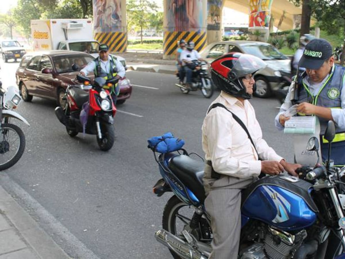 Tránsito desmiente prohibición de parrillero en Bucaramanga