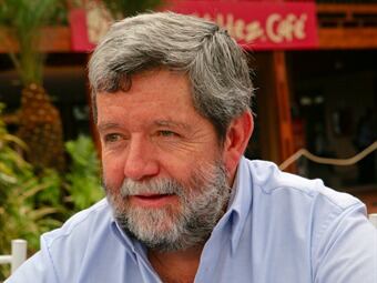 Luis Genaro Muñoz apuesta su barba, que tiene desde los 18 años, a que la producción de café para este año cerrará en los 10 millones sacos. Foto: Oficial