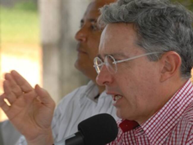 El presidente de Colombia someterá a evaluación semanal resultados contra grupos ilegales