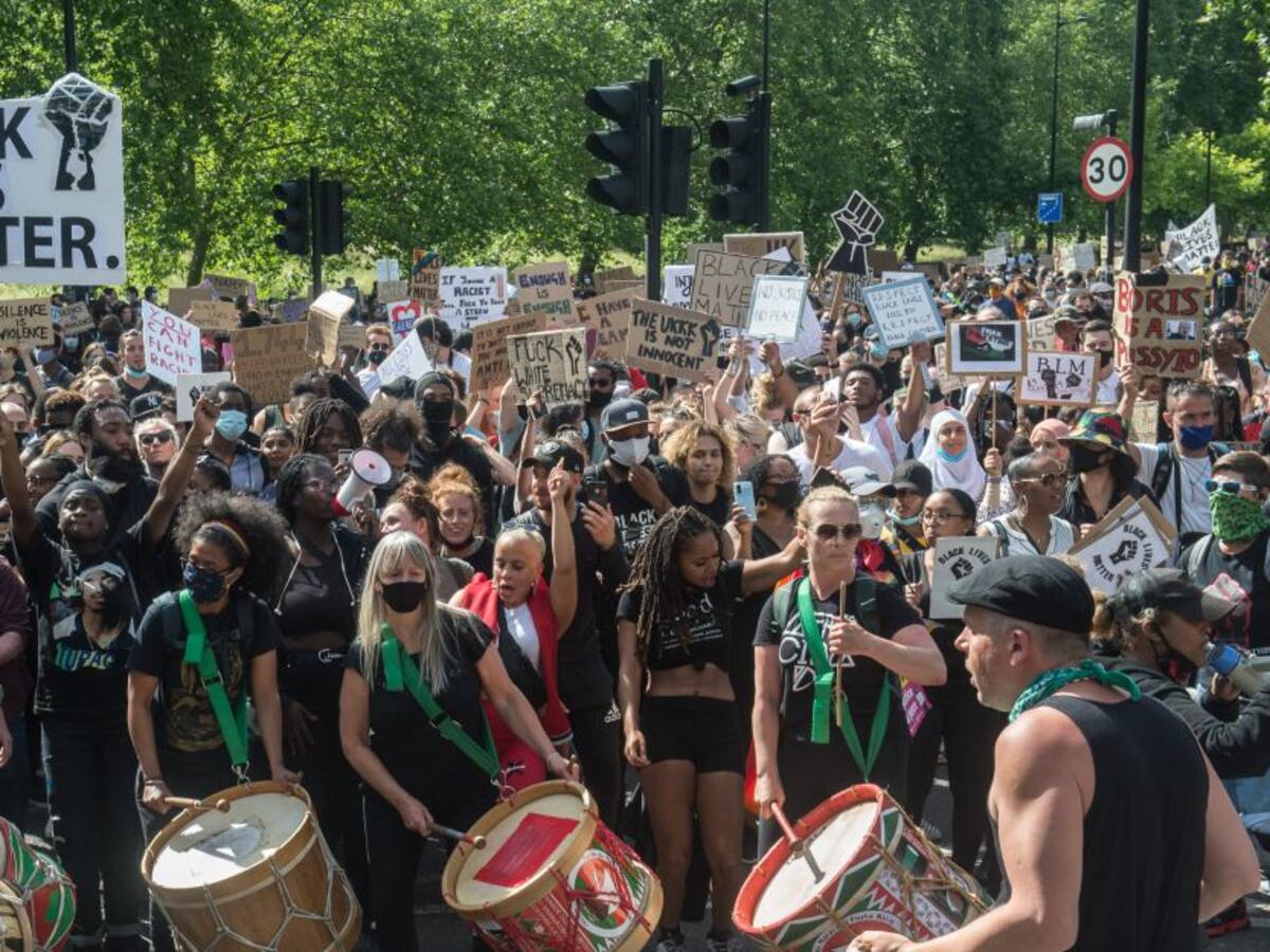 Varias personas fueron apuñaladas tras manifestación en el Reino Unido