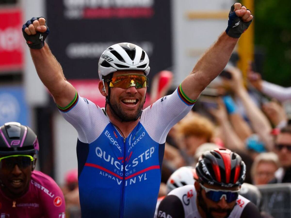 Mark Cavendish ganó la etapa 3 del Giro y Fernando Gaviria llegó tercero