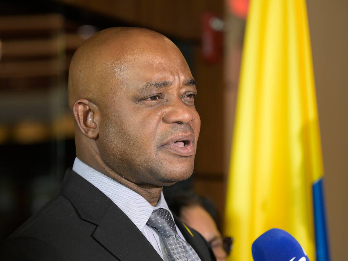 Embajadas, pasaportes y repatriación de colombianos: los temas del canciller en La W