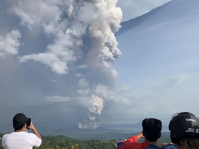 Alerta de erupción en Filipinas deja más de 20.000 personas evacuadas
