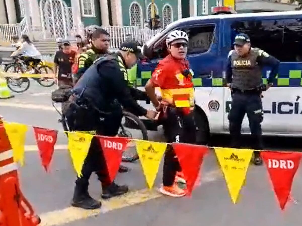 VIDEO | Policía arrestó a guardián de la ciclovía que reclamó exceso de velocidad a patrulla