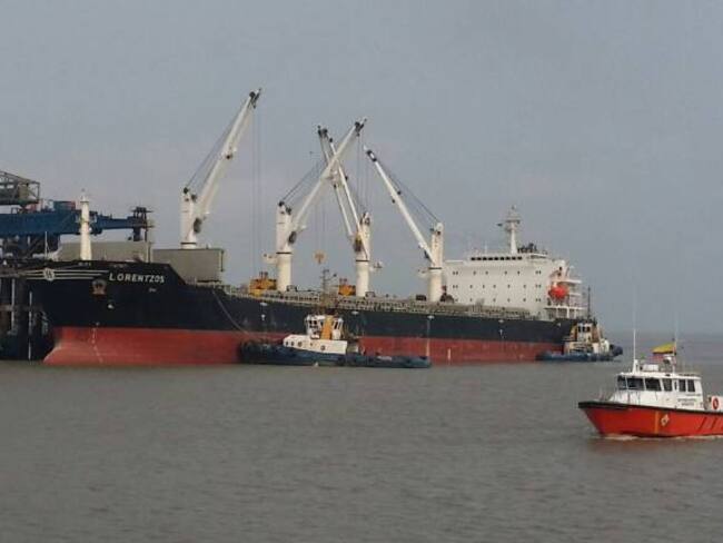 Otro buque aligera carga por sedimentación en zona portuaria de Barranquilla