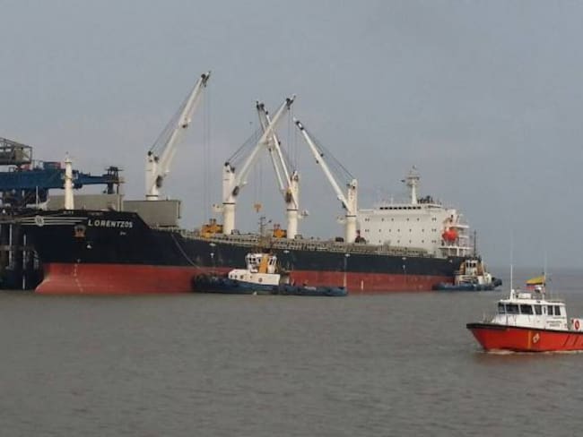 Otro buque aligera carga por sedimentación en zona portuaria de Barranquilla