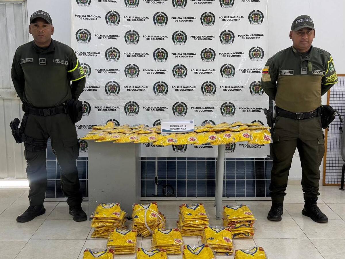 Incautan cargamento de camisetas deportivas sin documentación en carretera de Bolívar