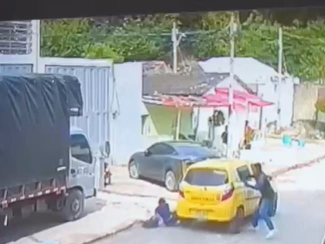 Taxista arrolló a una usuaria tras discusión por precio de una carrera en Cartagena