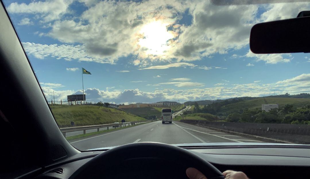 Identifican al dueño de camioneta que casi provoca un accidente en Bolívar