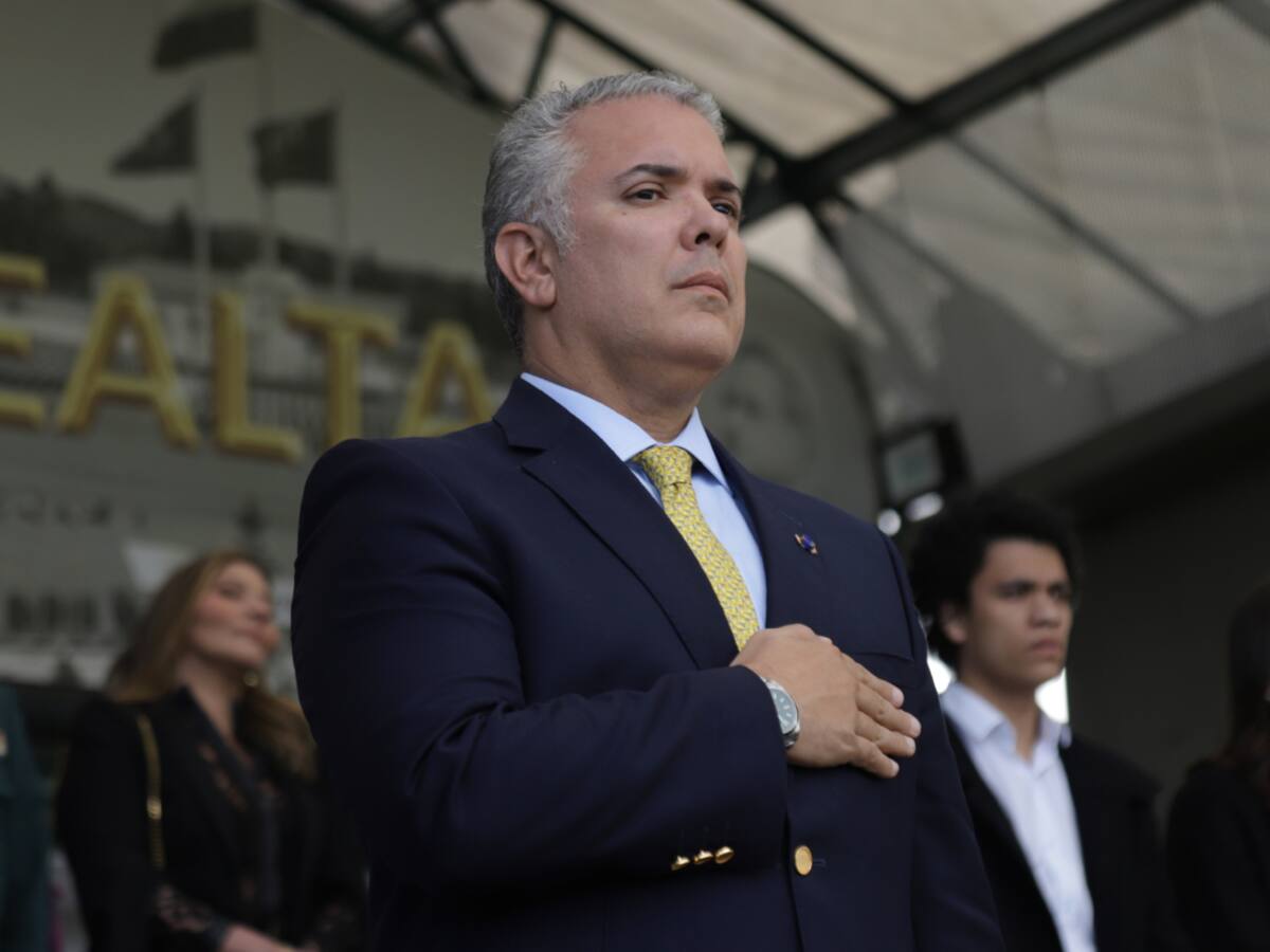 Utilizar la imagen de mi esposa es una amenaza directa: Duque rechaza publicación de Petro