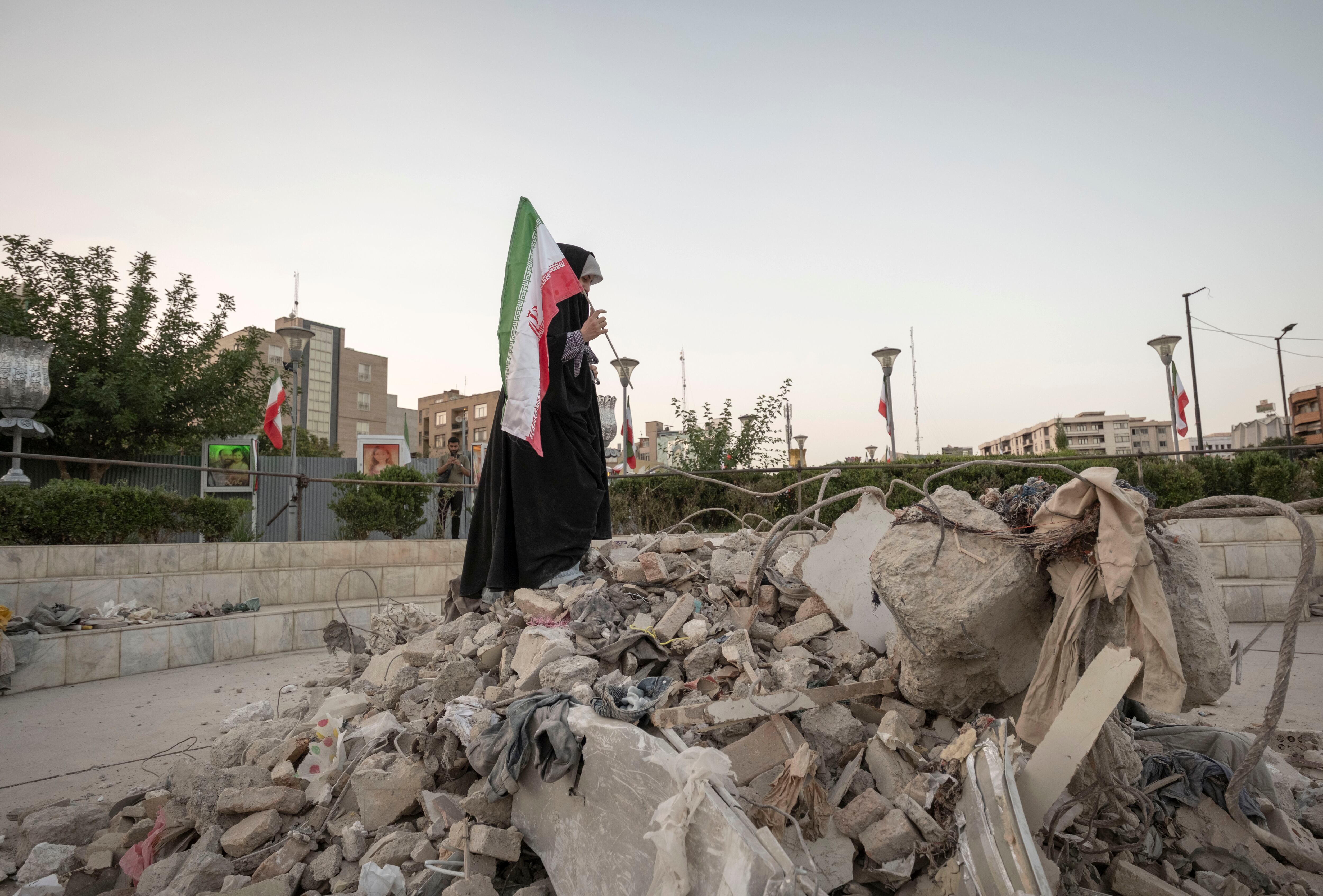 Calles de Teherán, Irán, tras ataques en medio del conflicto con Israel. Foto: Morteza Nikoubazl/NurPhoto via Getty Images