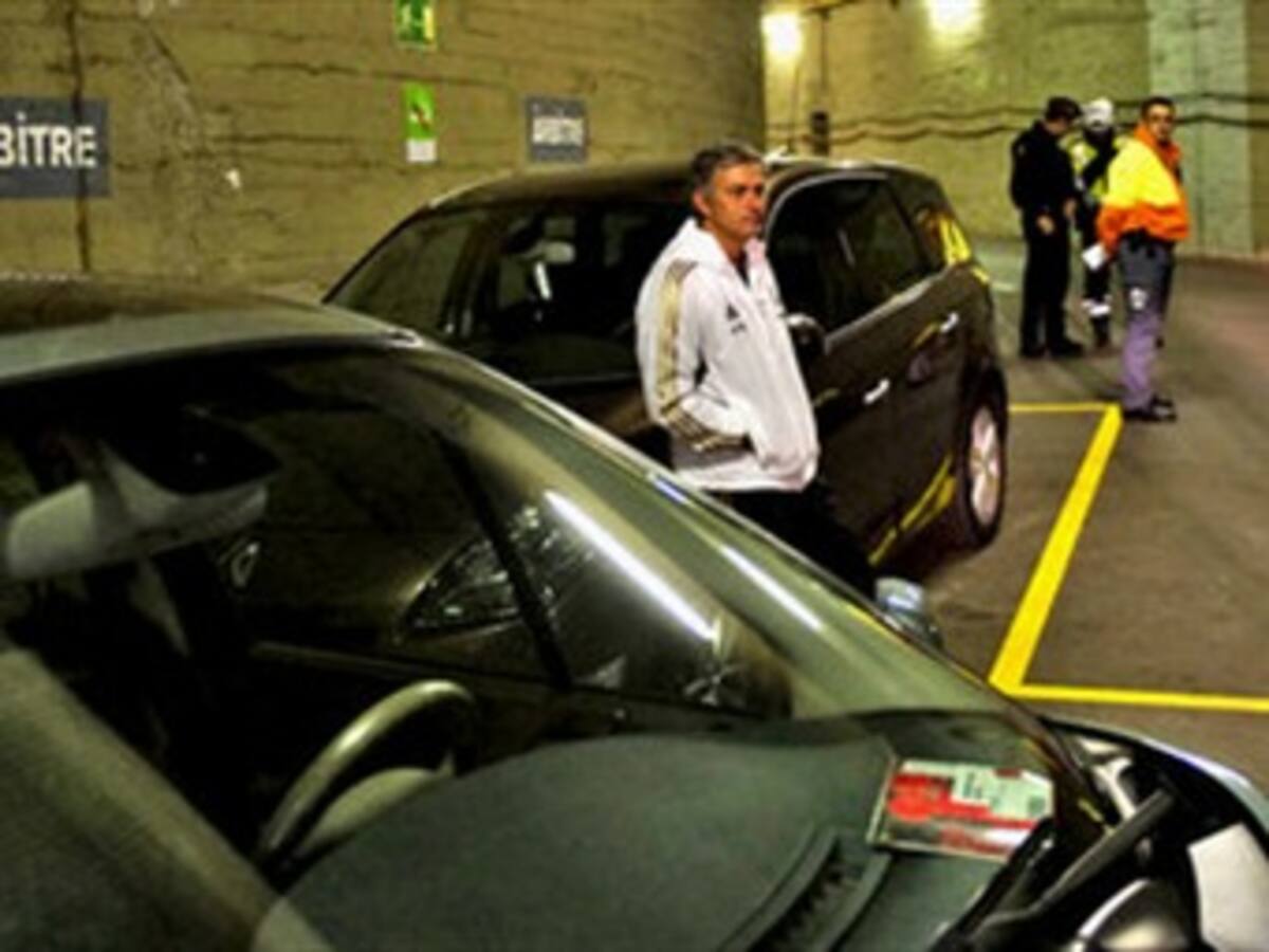 Mourinho admite que esperó en el parquedaero al árbitro del último clásico