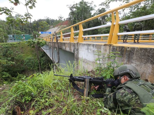 Presencia militar en la frontera entre Esmeraldas (Ecuador) y Nariño (Colombia).                  Foto: Getty 