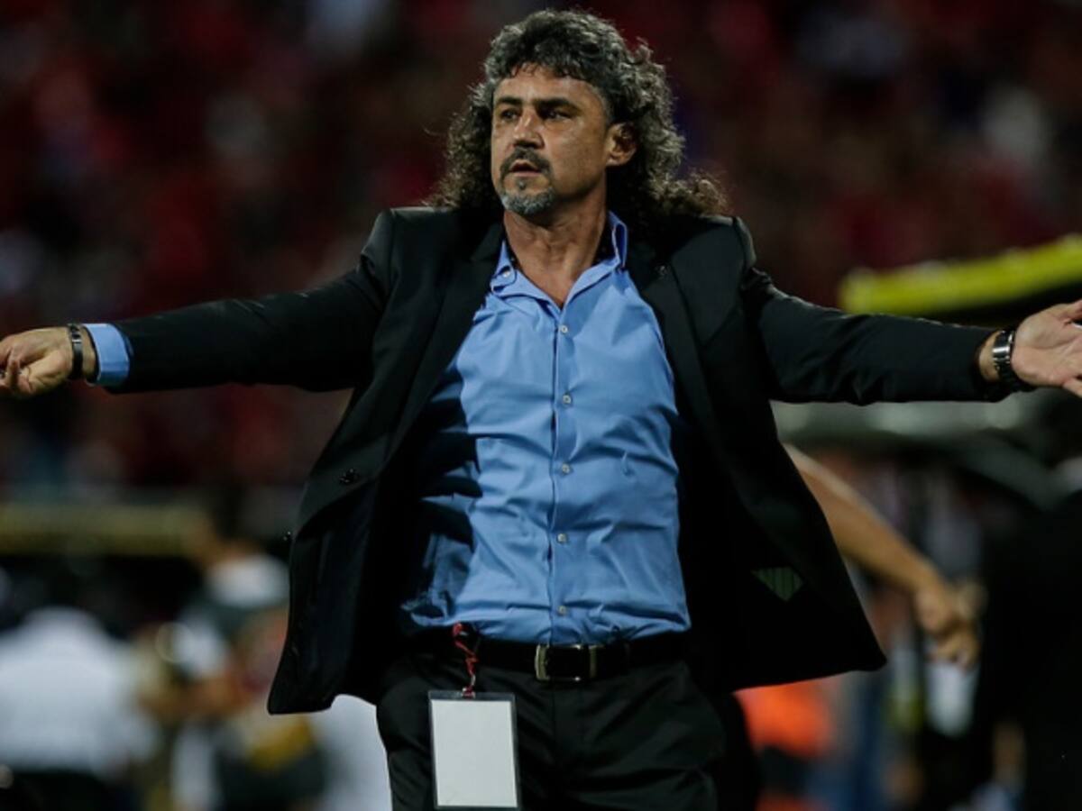 Leonel Álvarez vuelve a Paraguay, será el nuevo técnico de Libertad