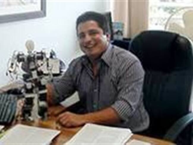 En la Universidad Nacional construyen robot bípedo