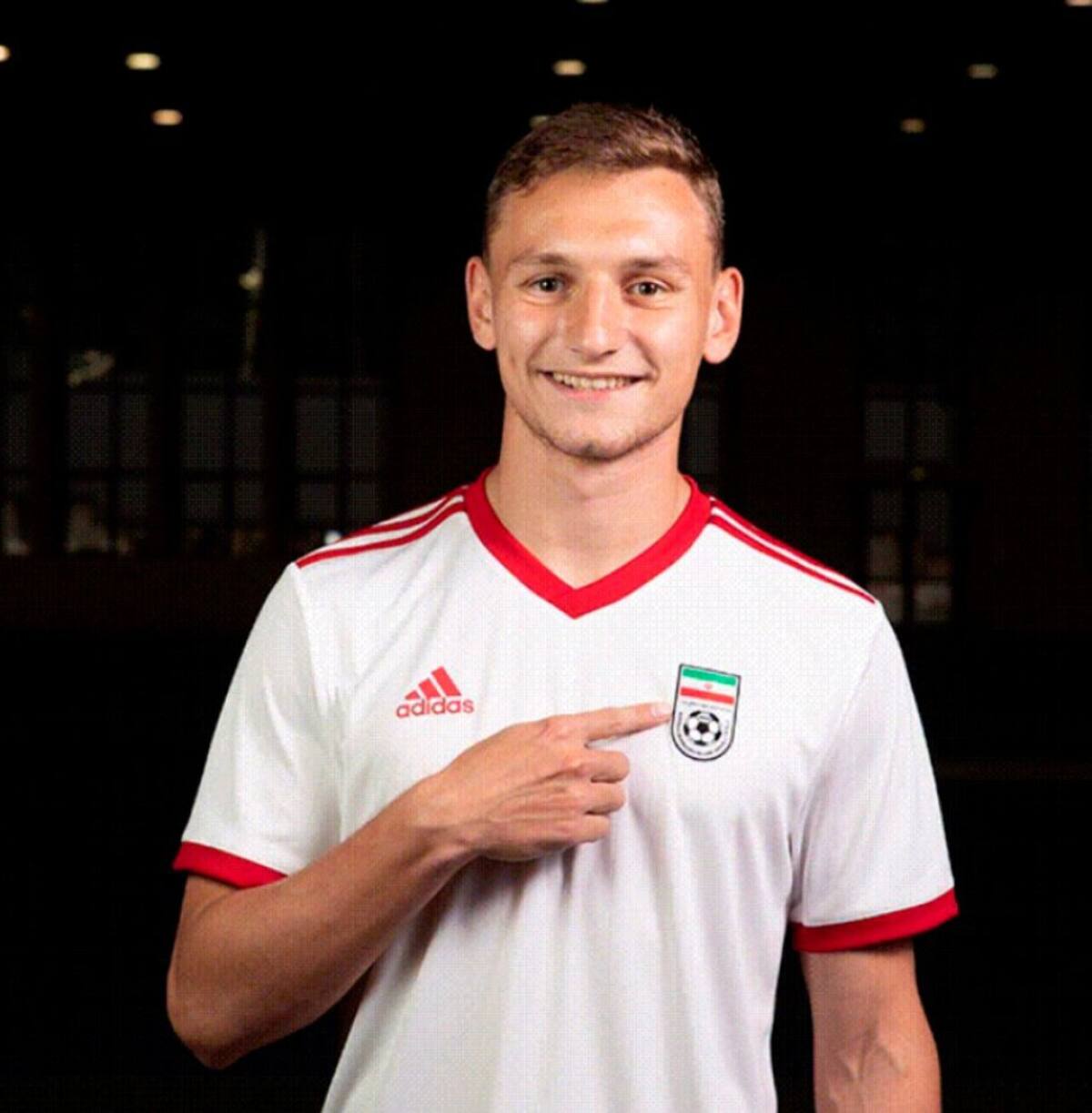 Sin detalles extras para destacar, la camiseta Adidas de Irán llevará los tipicos colores blanco y rojo de la bandera.