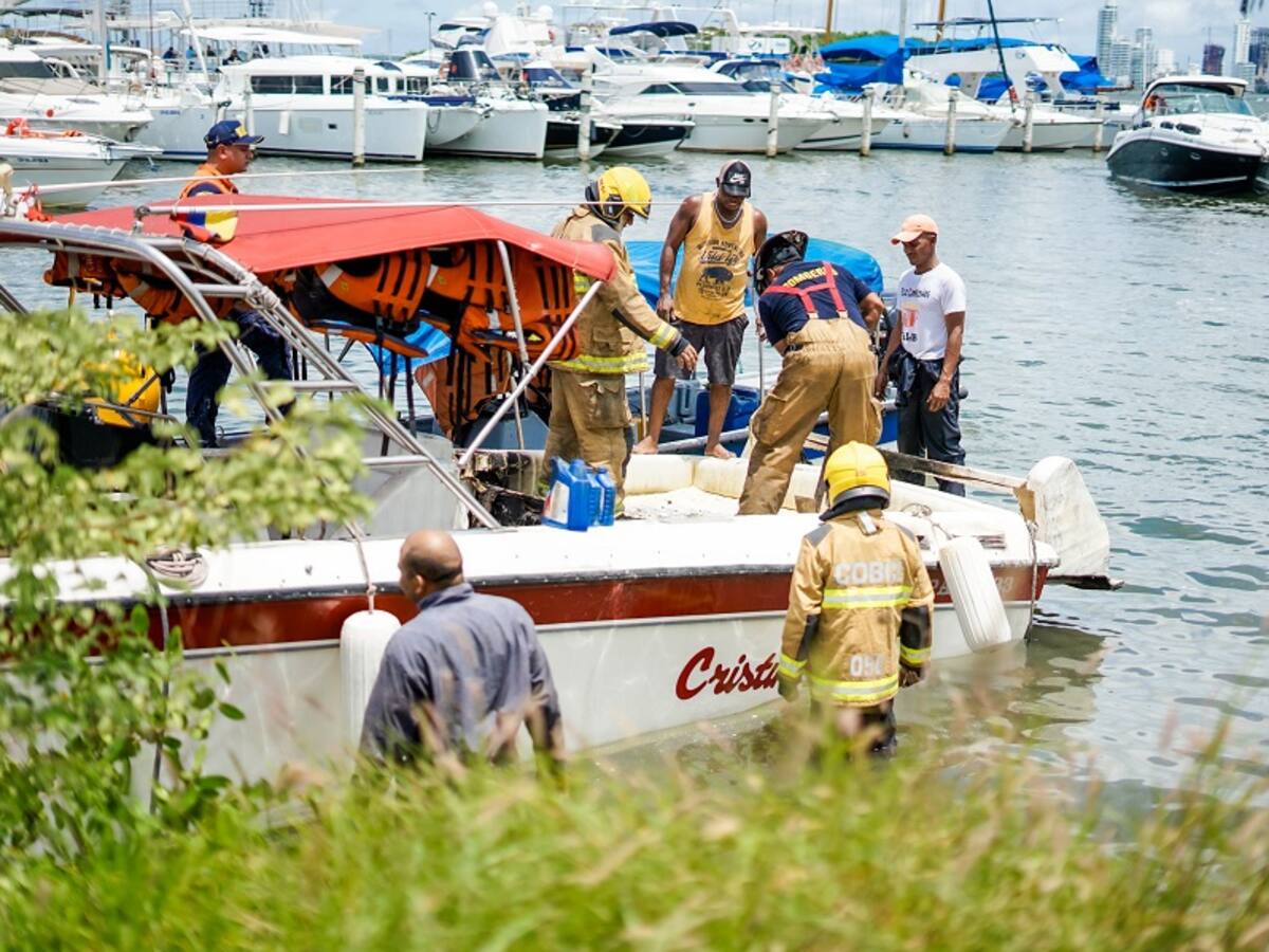 Cuerpo de Bomberos de Cartagena atendió incendio de una lancha en El Bosque