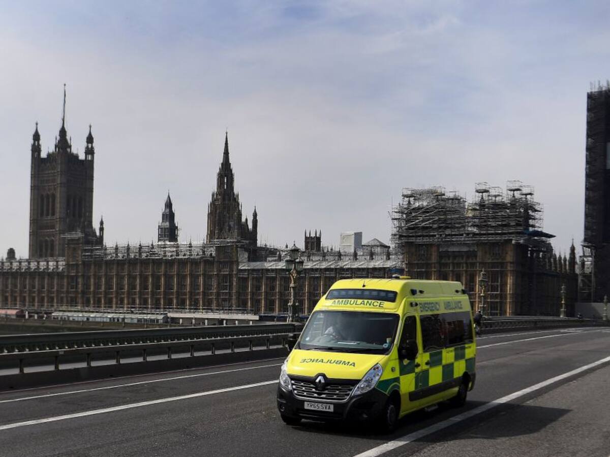 Fallecidos por COVID-19 en Reino Unido aumentan a 15.464, con 888 en un día