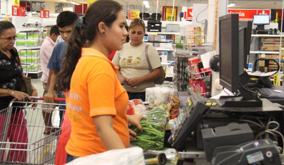 La leche, el pollo, la carne, los huevos, los útiles escolares, los medicamentos, insumos para el agro van a seguir sin IVA: @MauricioCard