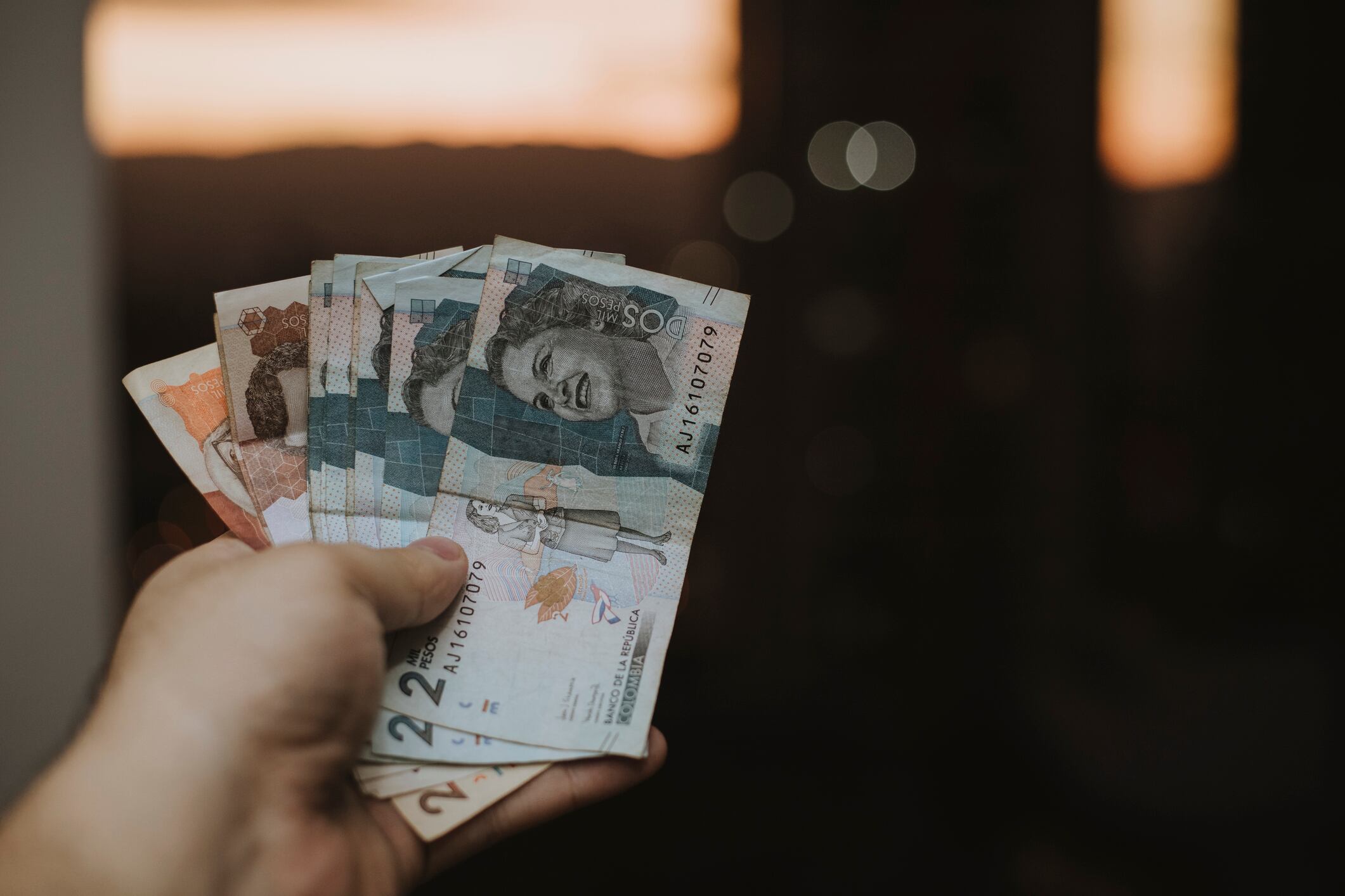 Billetes colombianos, imagen de referencia: GettyImages