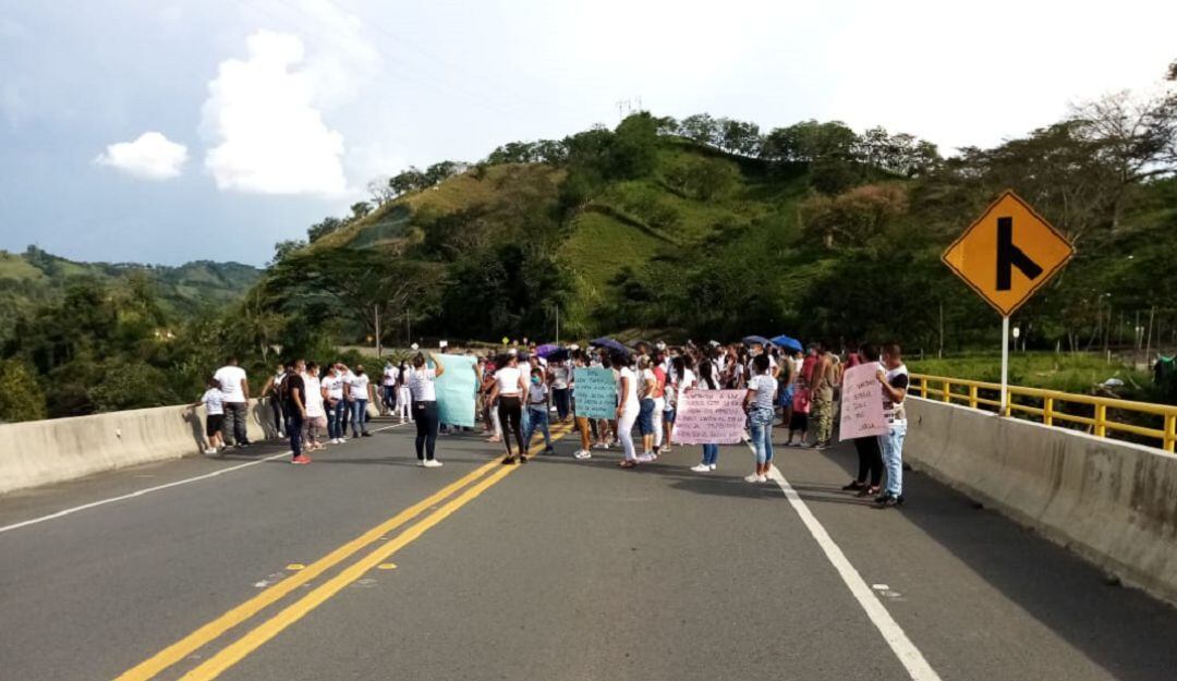 Familiares y comunidad minera pide la entrega de los cuerpos lo antes posible.