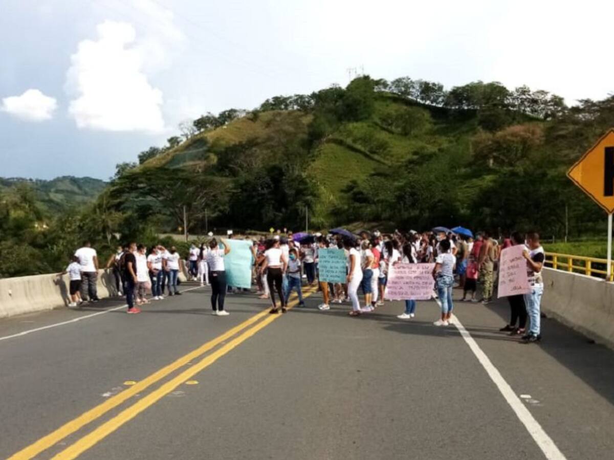 Familiares de los mineros fallecidos reclaman la entrega de sus cuerpos
