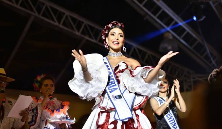 Isabella Vargas reina internacional del folclor
