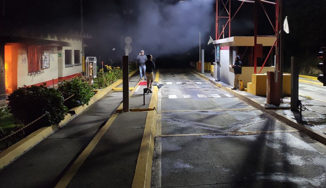 Peaje de Llanos de Cuivá, incinerado. 