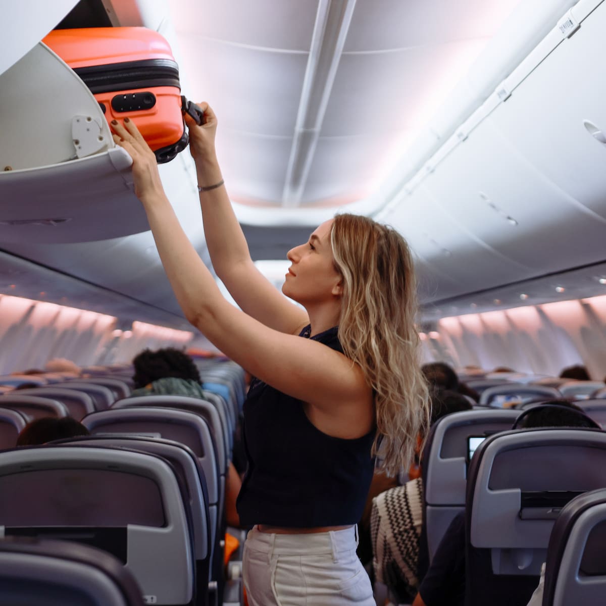 ¿Cómo elegir una buena maleta de viaje? Personalización y tamaños de equipaje de mano