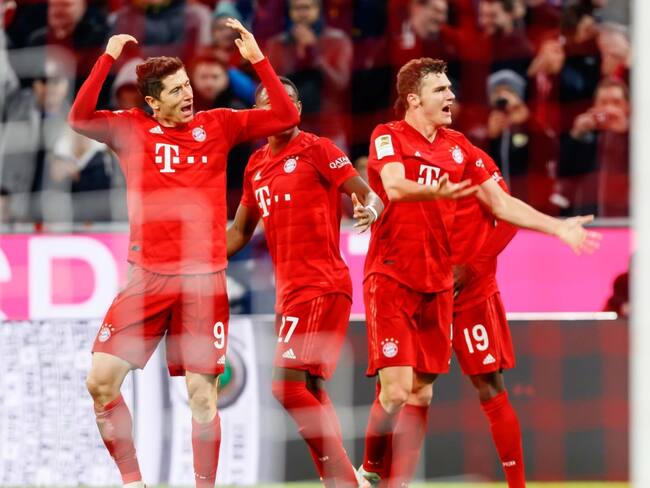 Bayern Múnich goleó 4-0 a Borussia Dortmund y se acercó al liderato