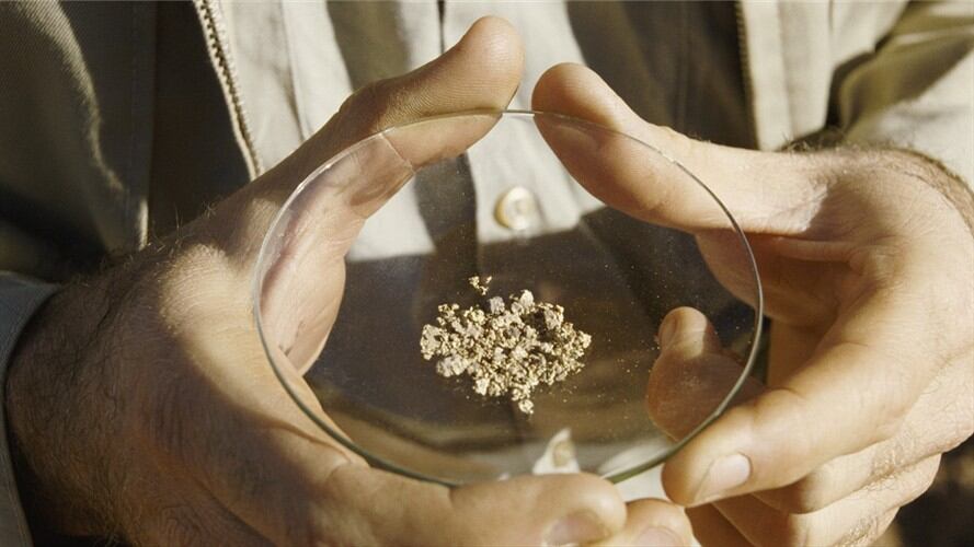 Fue incautada una draga presuntamente utilizada para la extracción ilegal de oro en la zona. Foto: Getty Images