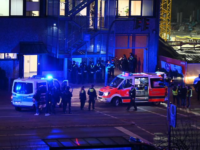 09 March 2023, Hamburg: Police officers and helpers are on duty in Hamburg. Several people were killed and some injured in shots fired in a Hamburg church on Thursday evening. Photo: Jonas Walzberg/dpa (Photo by Jonas Walzberg/picture alliance via Getty Images)