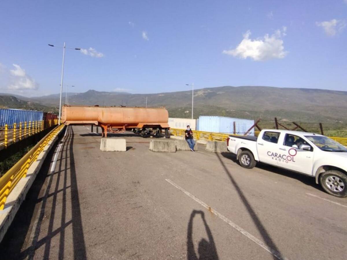 Empresarios solicitan el retiro de los contenedores del puente Tienditas