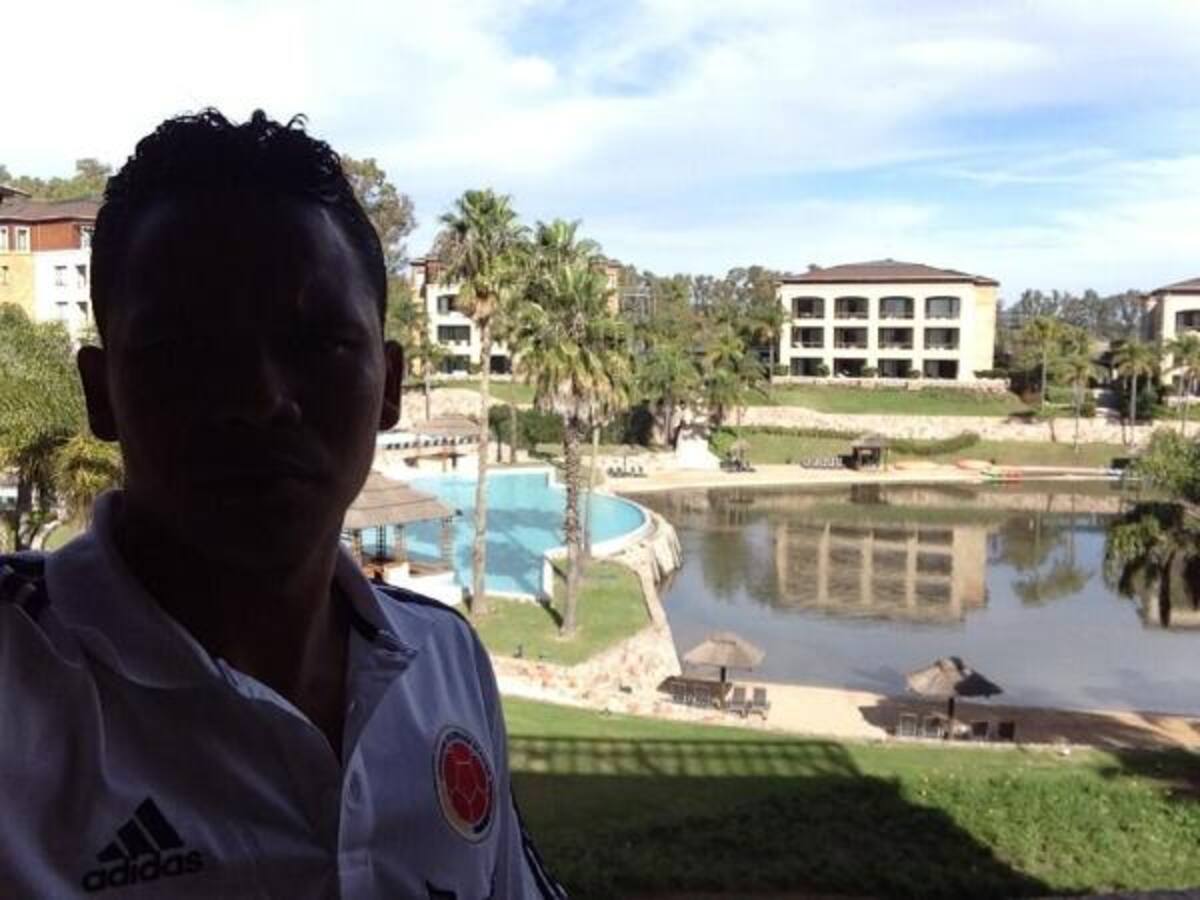 El interactivo ariete del Brujas de Bélgica Carlos Bacca, @carlos7bacca “Ya en Buenos Aires, acá les dejo una foto de la vista que nos tocó en el hotel jajaja”