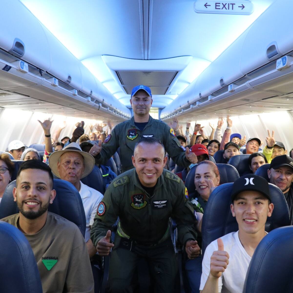 Fuerza Aérea evacua 200 personas varadas por crisis de VIVA Air