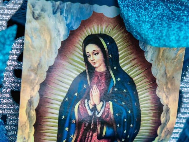 Ola de burlas por el capítulo de La Rosa de Guadalupe que imita el acento colombiano // Getty Images