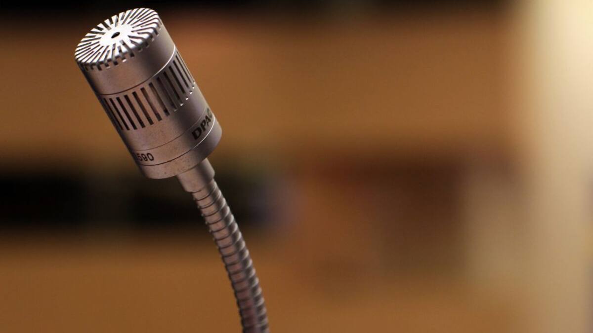 Micrófono encontrado en oficina de Reyes sería de anterior administración