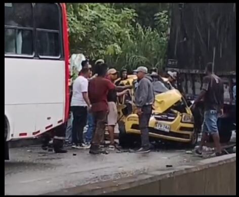 Accidente vía al mar en Medellín