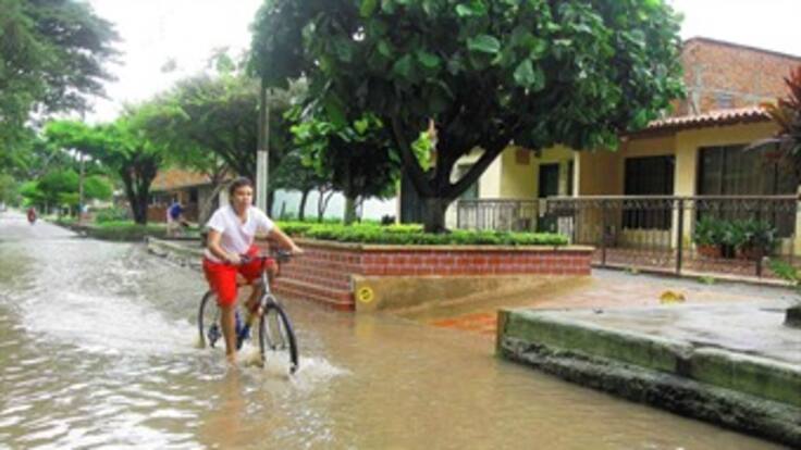 Decenas de familias damnificadas y varias viviendas destruidas por desbordamiento de río en Dagua, Valle