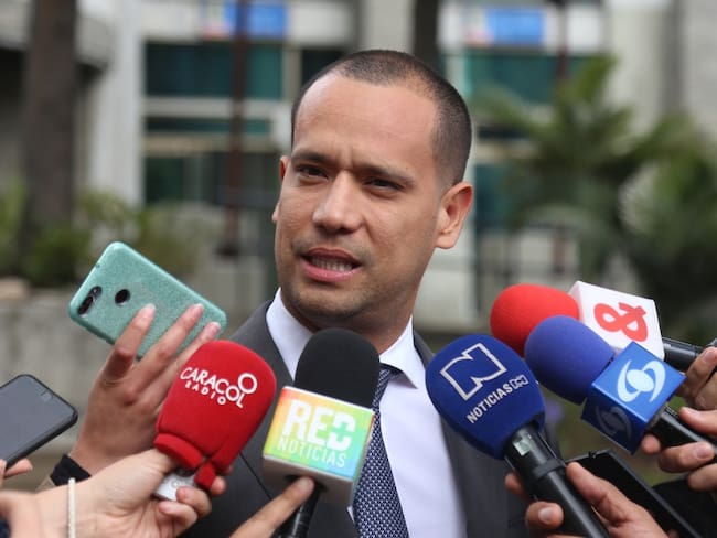 Uribe niega haber conocido sobornos y abogado Cadena lo respalda