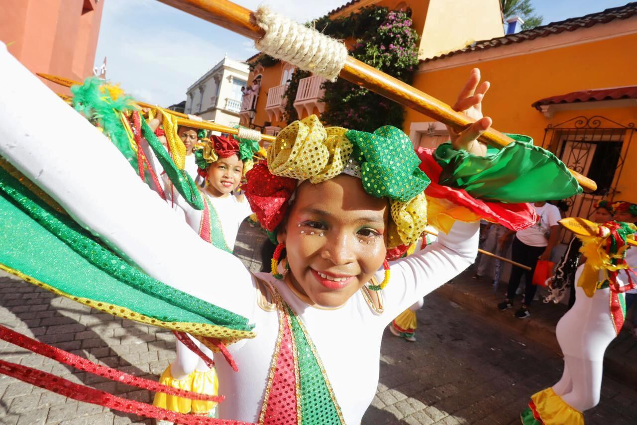 Más de 8.400 estudiantes brillaron en el Desfile en Honor a los Héroes de la Independencia