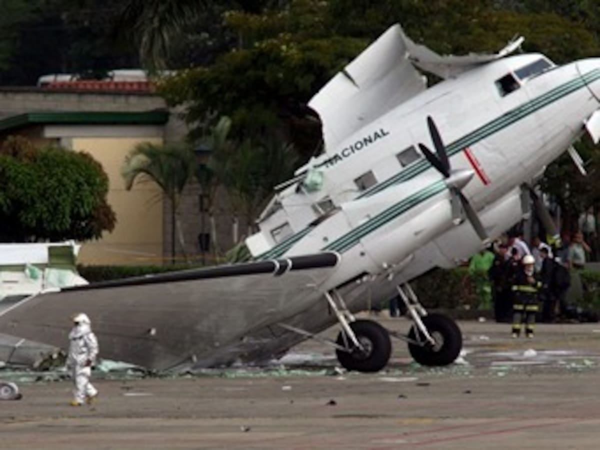 Ocho heridos deja explosión en avión de la Policía en Medellín