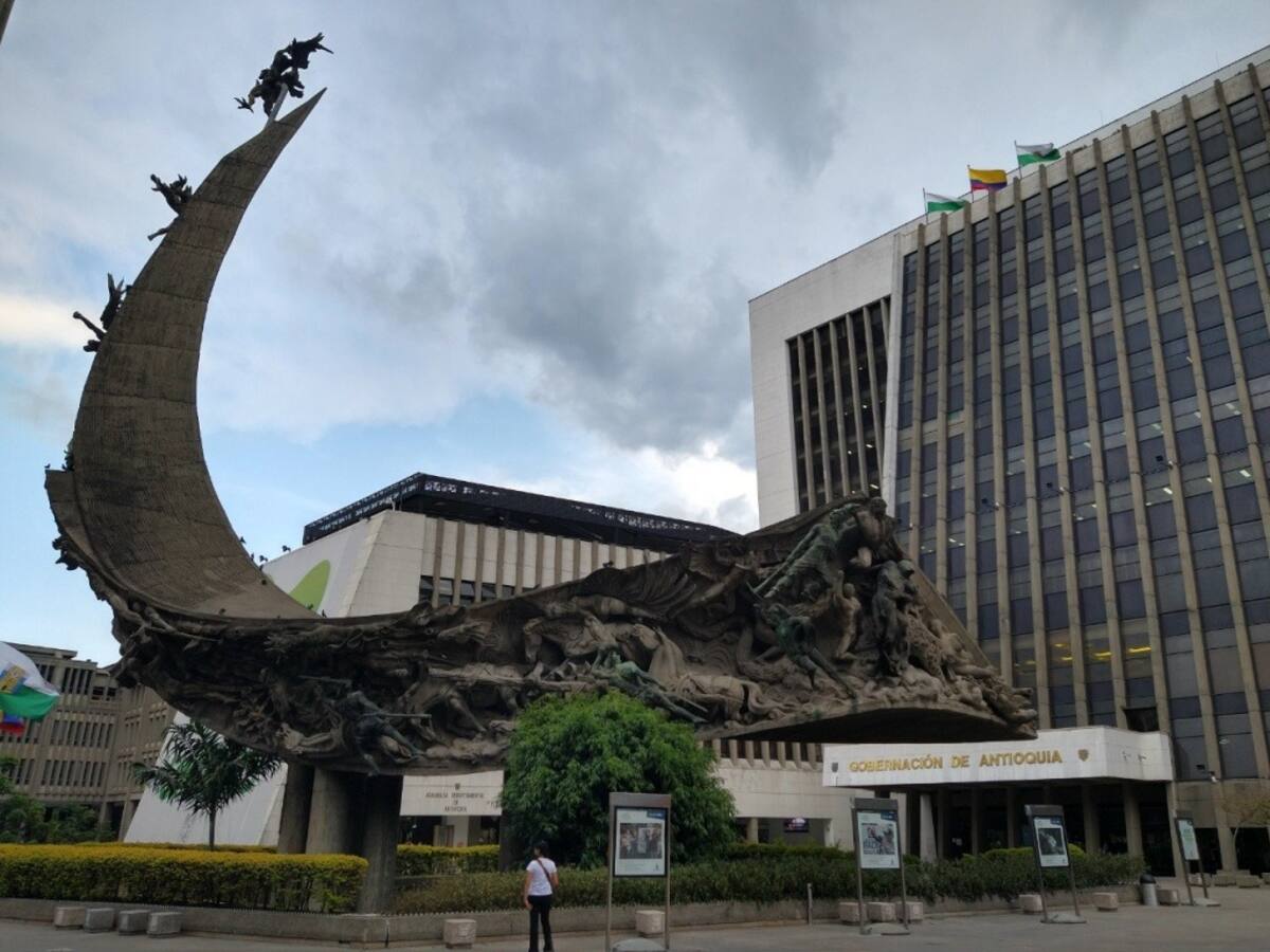 Para ahorrar $60 mil millones, gobernación de Antioquia eliminó 16 organismos de primer nivel