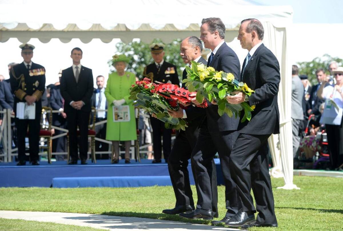Hollande: Europa tiene aún el deber y la obligación de defender la paz
