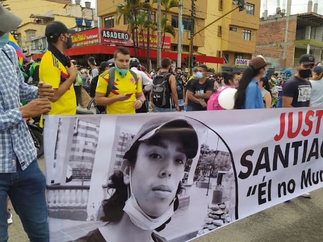Los jóvenes protestaron por el homicido de Santiago Murillo. 